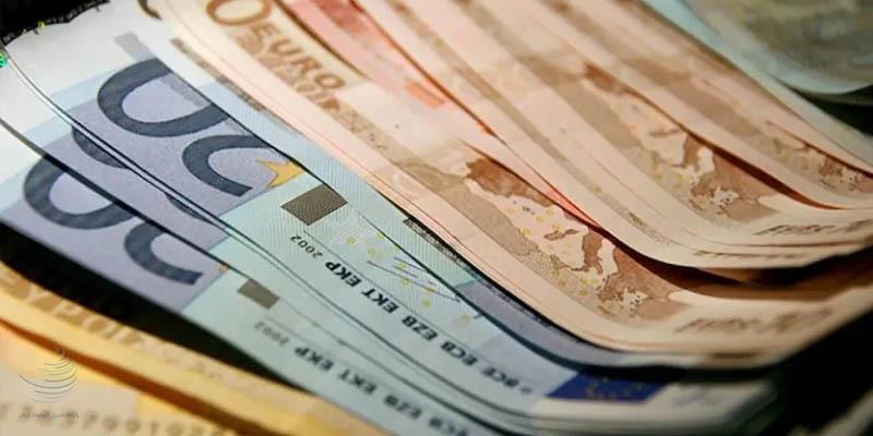 یورو و یوان به سقوط دلار شتاب دادند