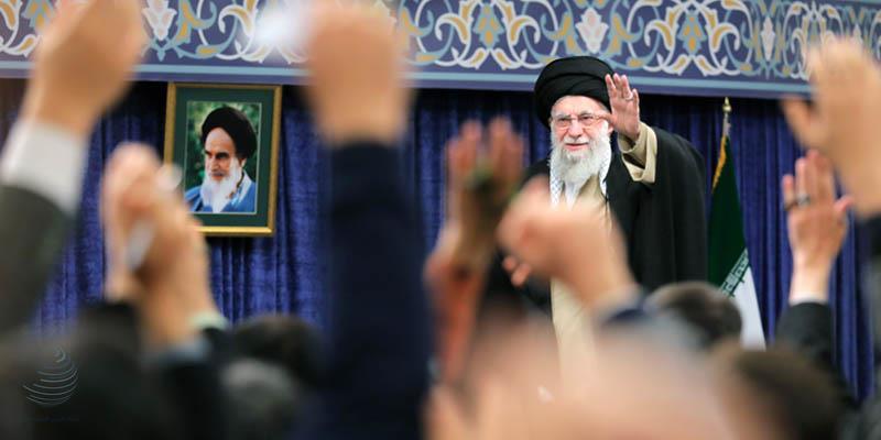 امروز کار اصلی دستگاه های تبلیغاتی و فرهنگی پاره کردن پرده توهم اقتدار دشمن است