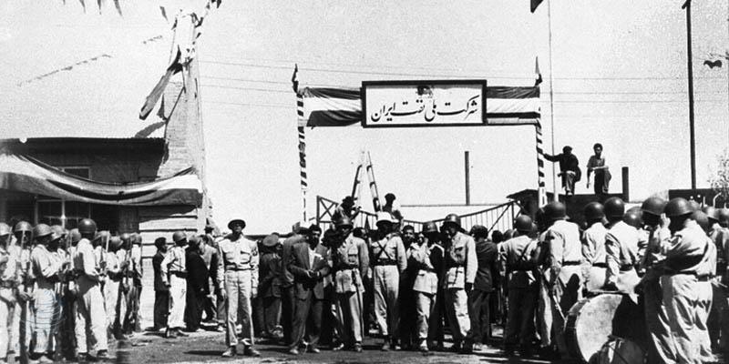 ملی شدن صنعت نفت ایران از نظر حقوقی، سیاسی و اجتماعی نیز اهمیت دارد
