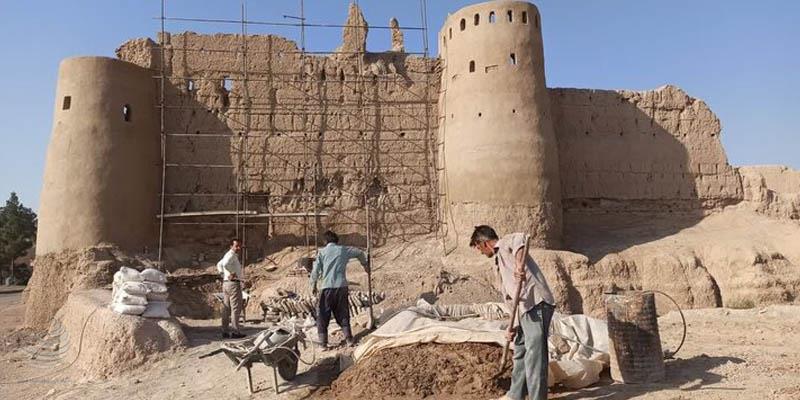 برج‌ها و دیوارهای جبهه شرقی و شمالی نارین قلعه نایین مرمت می‌شود