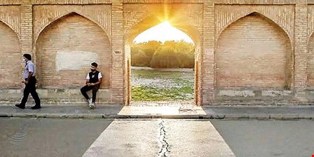  تنش‌زدایی با توریسم