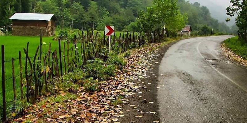 روستای بهاری در زمستانی سرد