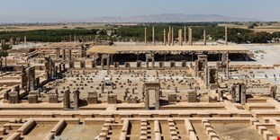 توسعه پایدار میراث تخت‌جمشید با مشارکت مردم؛ازگردشگری شبانه تا ماندگاری توریست